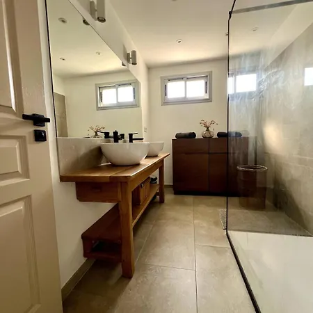 Lea's Cozy Nest With A Sea-mountain View サン・ローラン・デュ・ヴァール