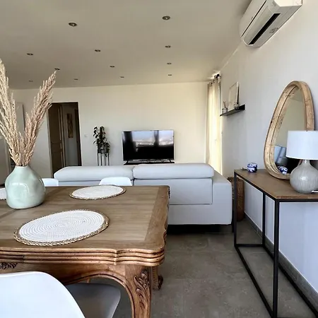 アパート Lea's Cozy Nest With A Sea-mountain View