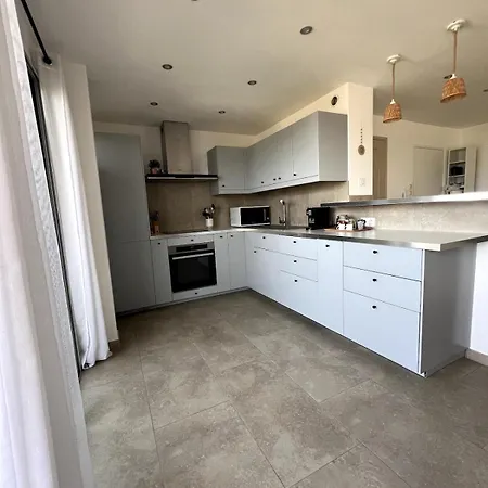 Lea's Cozy Nest With A Sea-mountain View アパート サン・ローラン・デュ・ヴァール