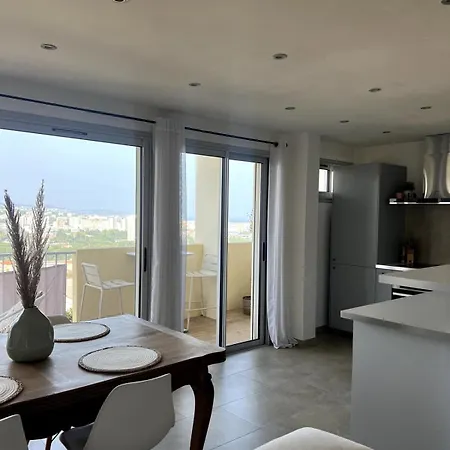 アパート Lea's Cozy Nest With A Sea-mountain View *