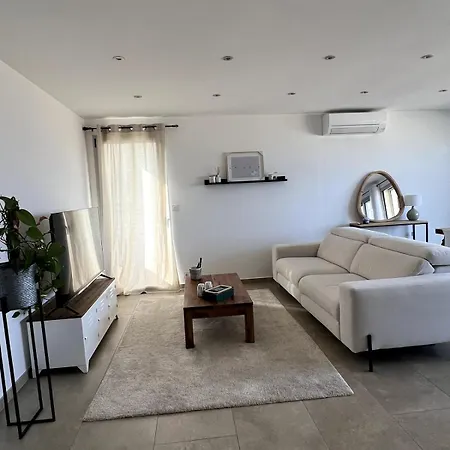 Lea's Cozy Nest With A Sea-mountain View *