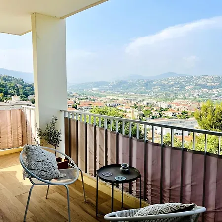 Lea's Cozy Nest With A Sea-mountain View شقة